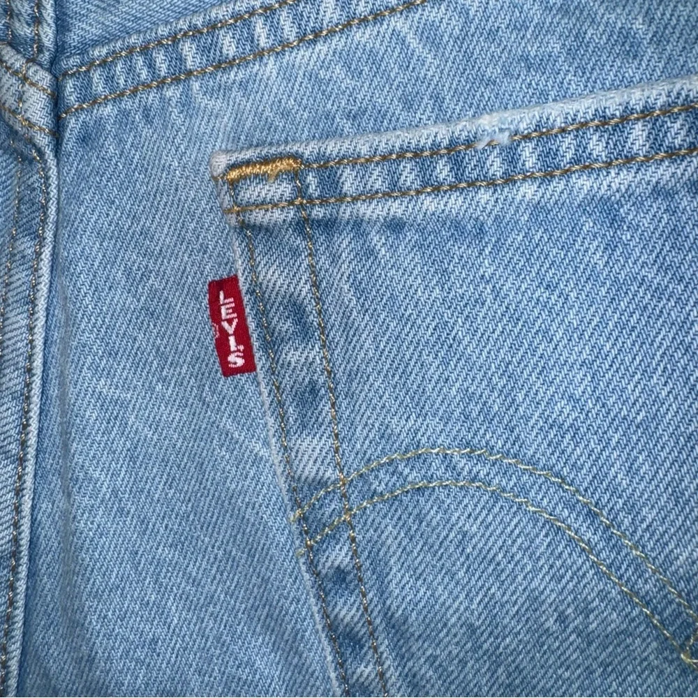 Levi’s Premium 501 Original Fit High Rise Womens Light Wash Denim Shorts Size 26 - Picture 6 of 15